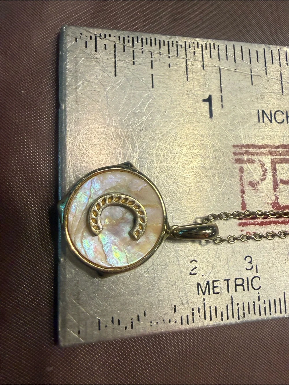 NWT KENDRA SCOTT LETTER C DISC PENDANT NECKLACE GOLD/IRIDESCENT ABALONE - Picture 6 of 12